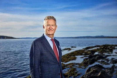 Går av som administrerende direktør