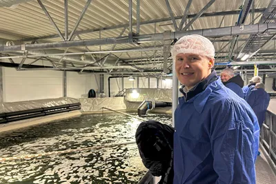 Her inspiserer konsernsjefen Mowis splitter nye anlegg