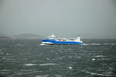 Koronasmitte på brønnbåten «Gåsø Viking»: Kan trolig knyttes til utbrudd på Lerøy-fabrikk