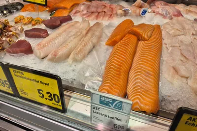 – Om noe, så påvirker algene prisen positivt