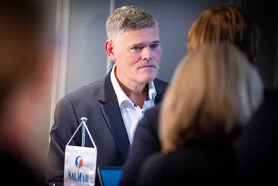 Salmar tjente 2,3 milliarder kroner tredje kvartal, men vil ikke ta storsatsing til havs videre