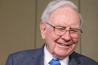 Buffett firm eyes 10% stake in pioneer power line linking two principal US electric grids