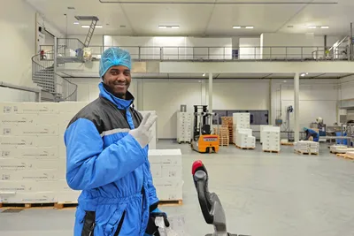 Ny filetfabrikk – skjærer laks fra kl. 07:00 til 23:00