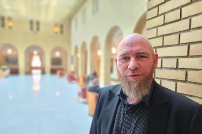 Rødt tar over gammel idé fra Carl I. Hagen: La staten overta hele laksenæringa