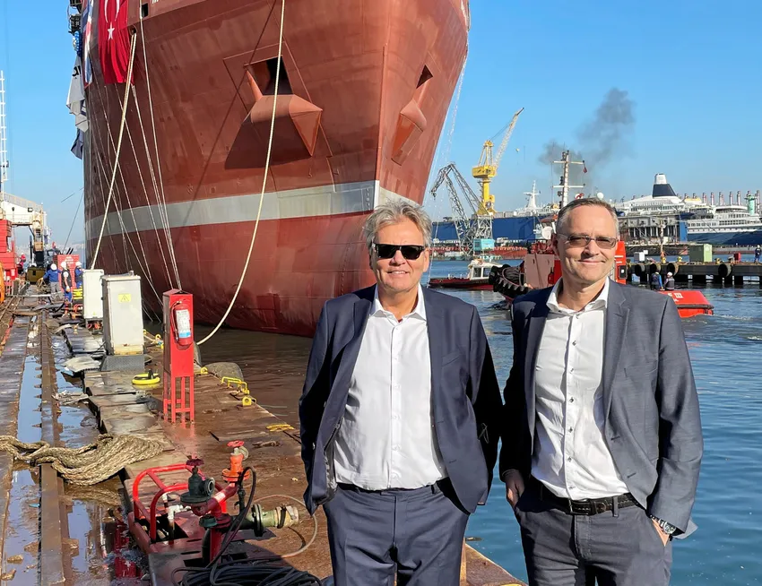 Røkke snappet opp Remøys båt: – Siste ord er ikke sagt