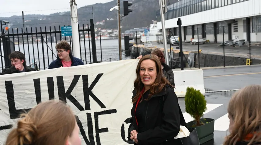 116 personer&nbsp;fikk innside­informasjon før havbruks­meldingen. To av dem NRK-reportere