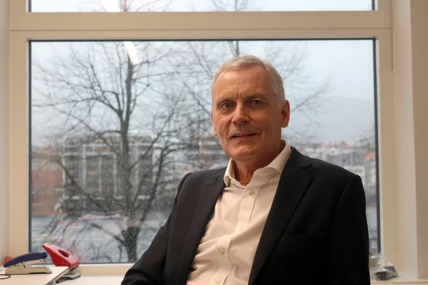 Det startet blant hjemmesnekrede merder og oljefat. Snart skal Jan-Emil Johannessen gi seg etter 30 år i næringen.