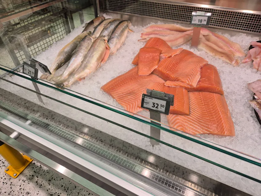 Lakseprisene kommer litt opp fra lave nivåer