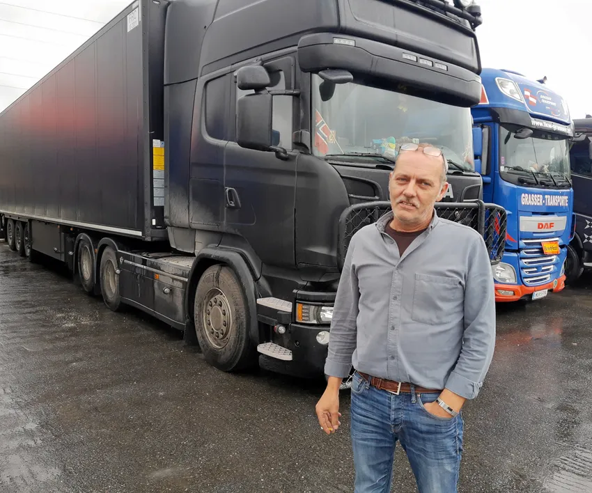 Langtransportsjåfør Dirk Vesschemoet: – Meir krevjande å køyre sjømat i koronaåret
