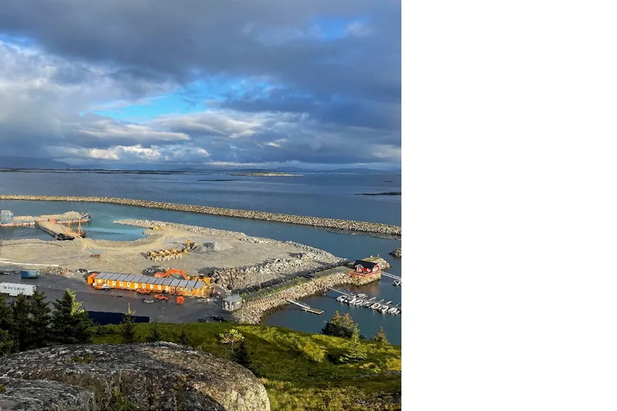 Den nye slakteritomta på Lovund per juni 2022.
