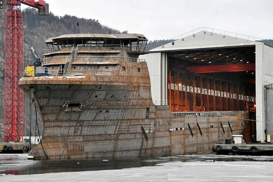 Det som en gang var Flekkefjord Slip og Maskinverksted har levert nybygg tidligere. Her er bygg 130 på vei på slipp.