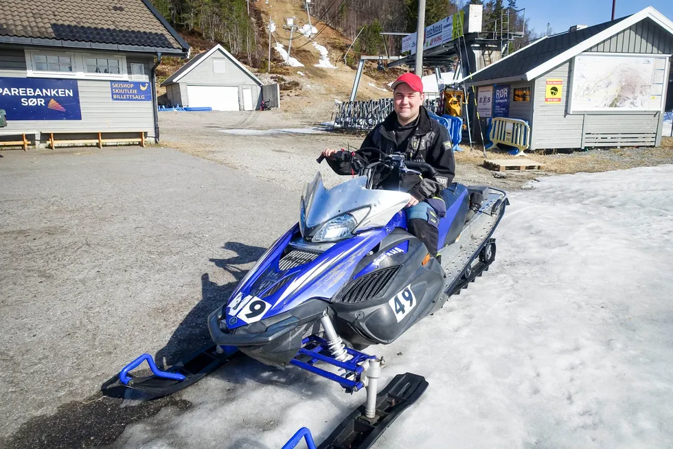 – Det smelter fort nå, erkjenner Jakob Austegard på Bortelid Skisenter.