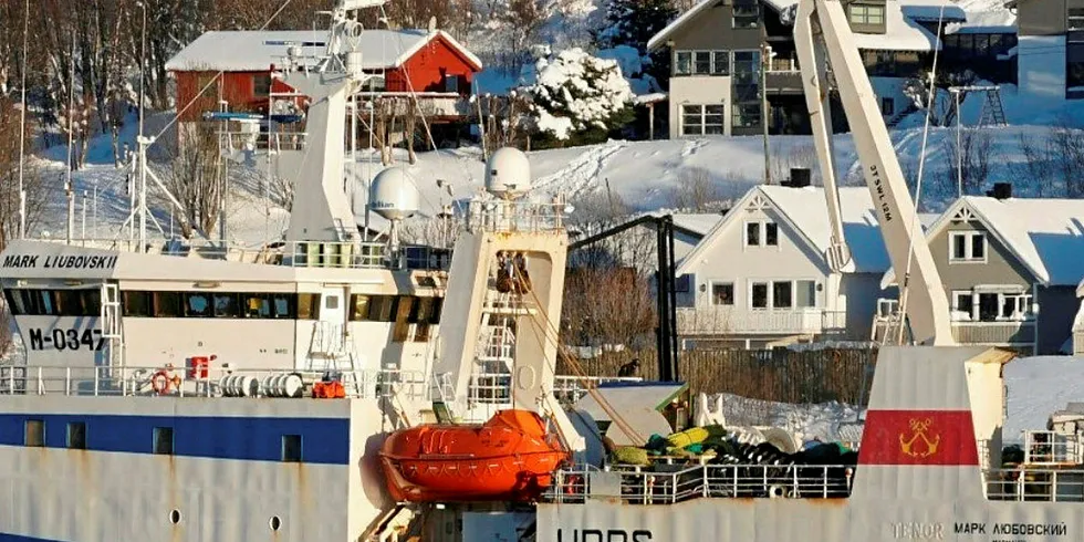 I SIRKEL: Den russiske tråleren «Mark Liubovskii», med norsk opprinnelse, er en av trålerne som de siste ukene har drevet «sirkeltråling» utenfor 12-mila vest for Senja. Innfelt et marinetraffic-bilde av sirkelen, som her er rundt to nautiske mil i diameter.