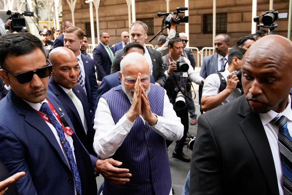 Indias statsminister landet i New York tirsdag ettermiddag og hadde blant annet møte med Teslas toppsjef Elon Musk. Tesla ønsker å få innpass på det indiske markedet og vil sannsynligvis bygge fabrikker i landet.