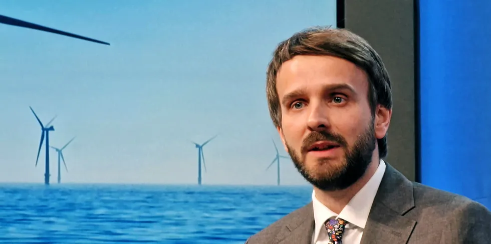 – Vi må møte utfordringen på to områder. Vi må bygge ut veldig mye mer fornybar energi i Norge, og så må vi bygge ut mer overføringskapasitet i Norge; bedre linjer, sier næringsminister Jan Christian Vestre.