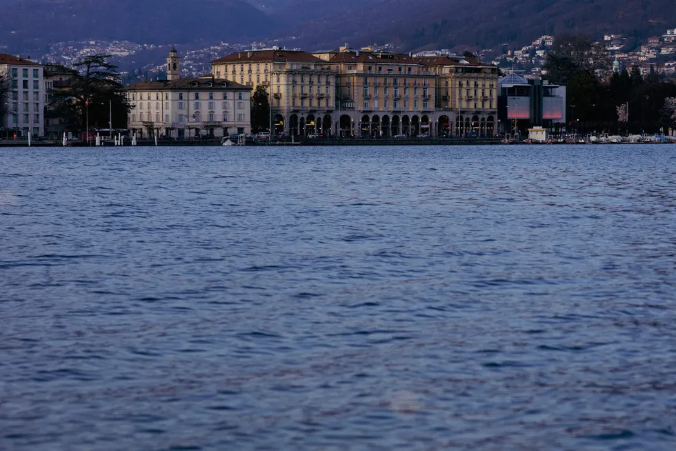 Vi mener også at det særlig er formuesskatten som har flere uheldige sider. Blant annet fører den nå til at mange flytter til land med bedre rammebetingelser, skriver artikkelforfatteren. Her Lugano i Sveits.
