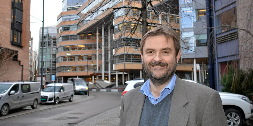 Daglig leder i Småkraftforeninga mener det er uklokt å fjerne opprinnelsesgarantier, men er mindre redd for gjennomgang av lovverket for småkraft.