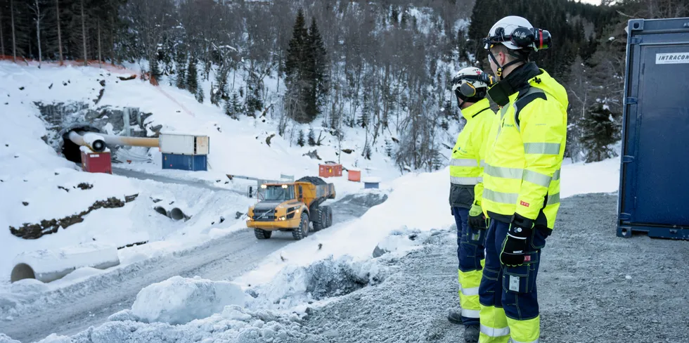 Feios kraftverk får vannmagasinet liggende inne i fjellet. Dette er det største vannkraftverket under bygging i Norge.
