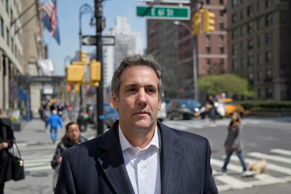 Donald Trumps tidligere advokat Michael Cohen skal nå være villig til å dele informasjonen han sitter på med med spesialetterforsker Robert Mueller, som leder den pågående etterforskning av påstandene om russisk innblanding i presidentvalget. Foto: Seth Wenig/AP/NTB Scanpix