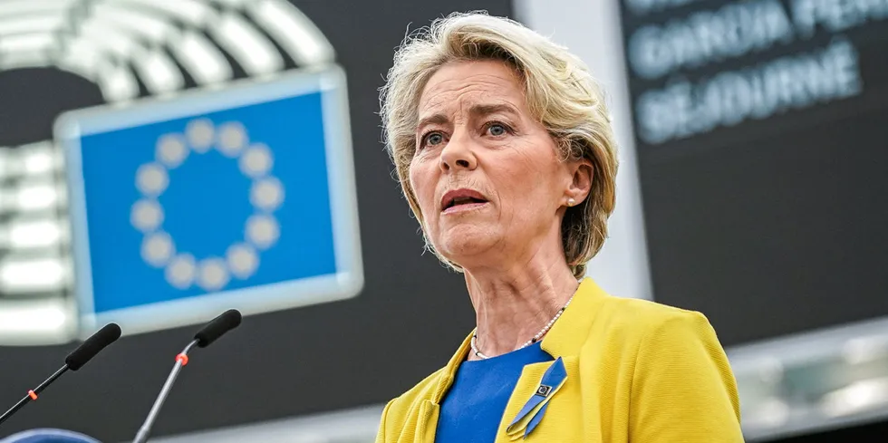 –Vi er klare til å diskutere et pristak på gass som brukes til å generere elektrisitet. Dette taket vil også være det første steget på veien til en strukturell reform av strømmarkedet, sa EU-kommisjonens president Ursula von der Leyen i sin tale til EU-parlamentet onsdag.