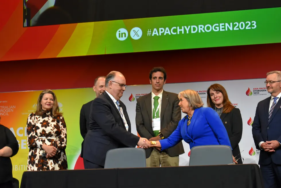 Star Scientific global group chairman Andrew Horvath and New Mexico Governor Michelle Lujan Grisham at the October 2023 signing ceremony announcing that Star Scientific had chosen Albuquerque, New Mexico, as its preferred location for its first operation in the US.