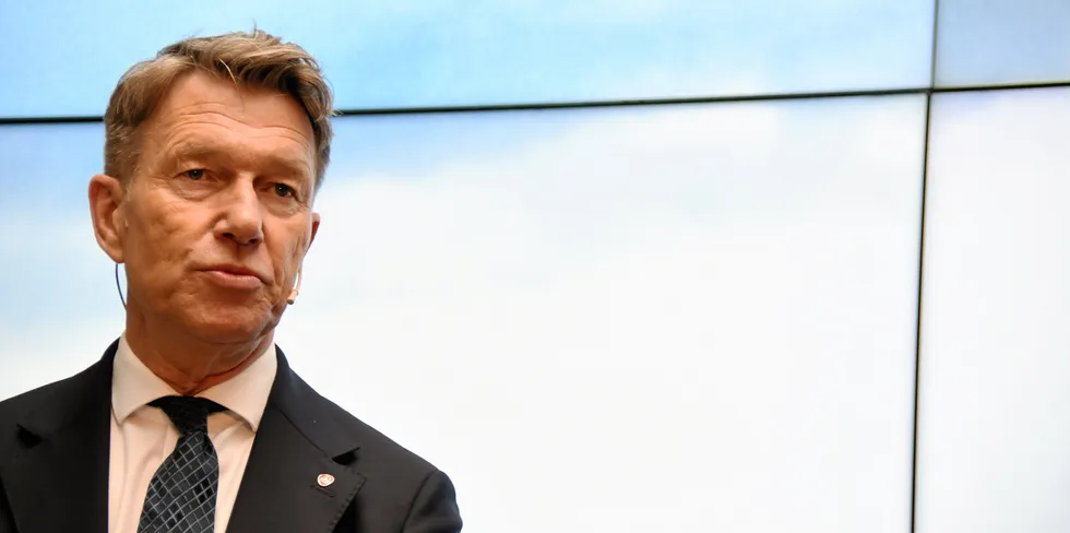 Olje- og energiminister Terje Aasland (Ap) sier at regjeringen følger med på situasjonen rundt den nye gasslekkasjen i Østersjøen.
