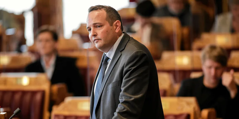 Stortingsrepresentant Gisle Meininger Saudland forbereder seg til valgkamp. Han har fått et svar fra olje- og energiministeren som han kan bruke.