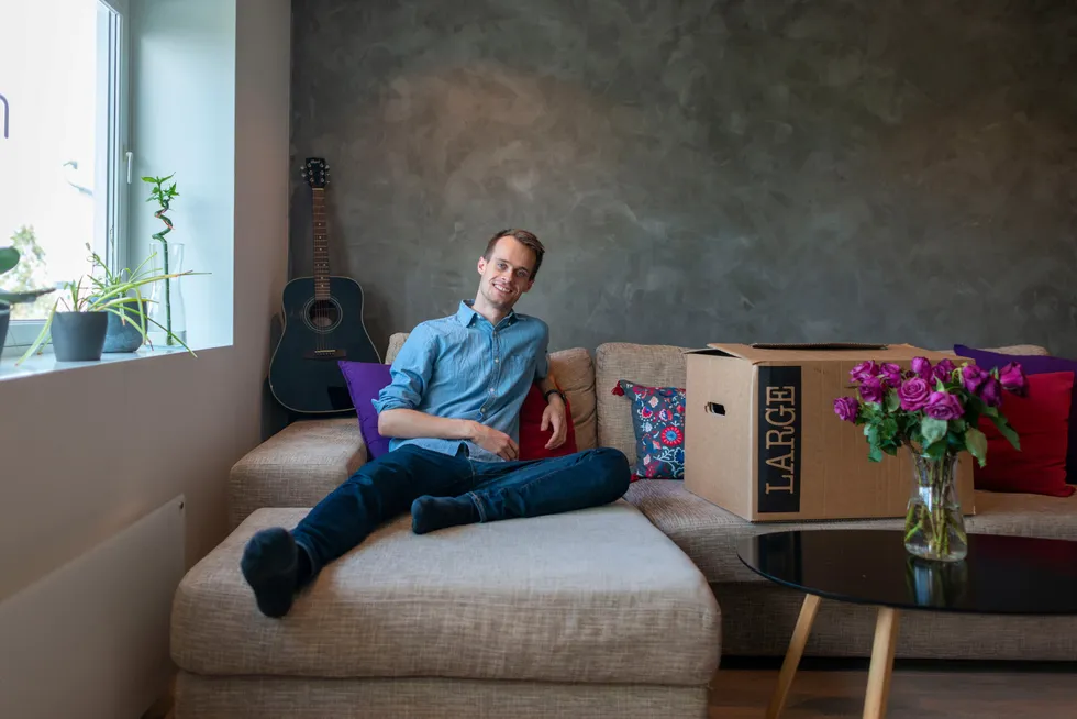 Daniel Svendsen kjøpte sin første bolig da han studerte ved NTNU i Trondheim. For å komme inn på boligmarkedet fikk han 400.000 kroner til egenkapital fra foreldrene, og i tillegg hadde han spart opp 100.000 kroner selv.