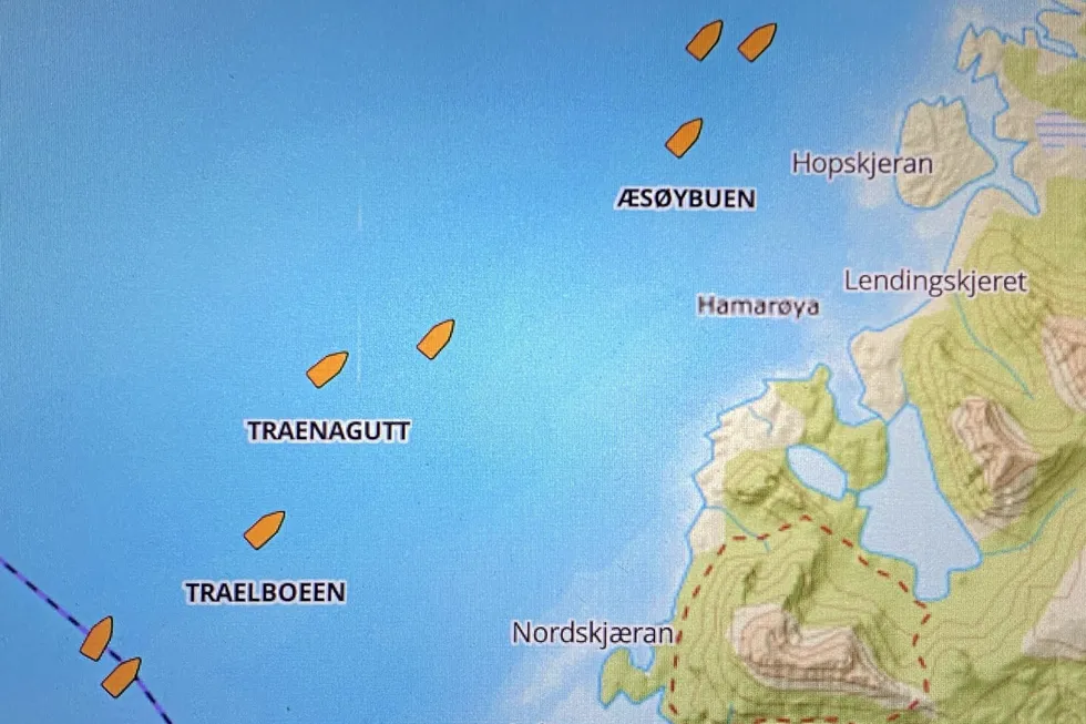 Mange juksabåter reiste over fjorden samtidig. Det skjer ikke ofte, ifølge én av fiskerne i følget.