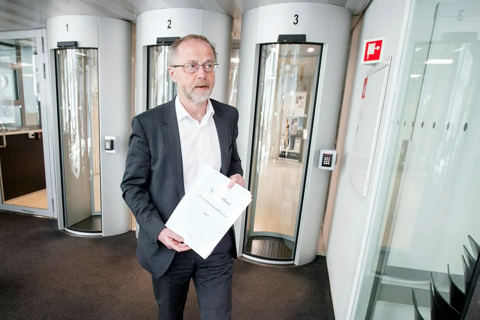 Departementsråd Leif Forsell er ifølge Nationen og Bondebladet mektigere enn sjefen sin.