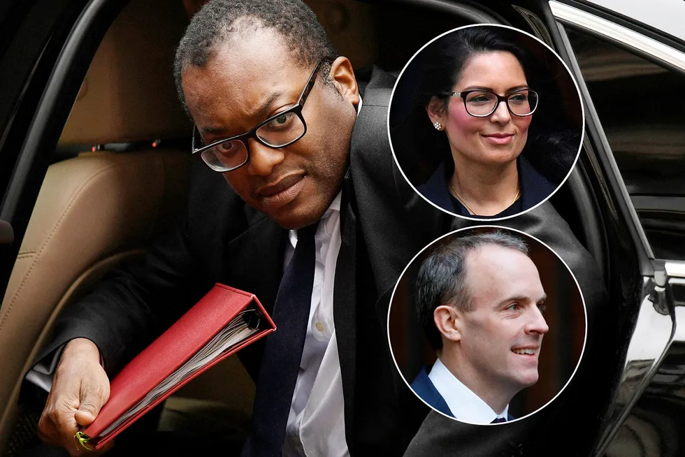 Kwasi Kwarteng med Priti Patel (øverst) og Dominic Raab innfelt.