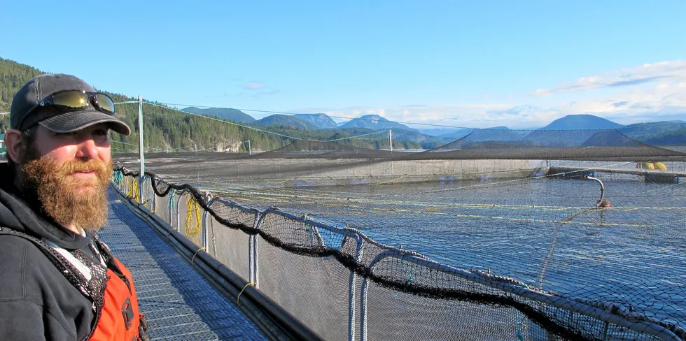 Cermaq Canada har startet en juridisk gjennomgang av den kanadiske regjeringens beslutning om å stenge ned selskapets drift rundt Discovery Islands i British Columbia.