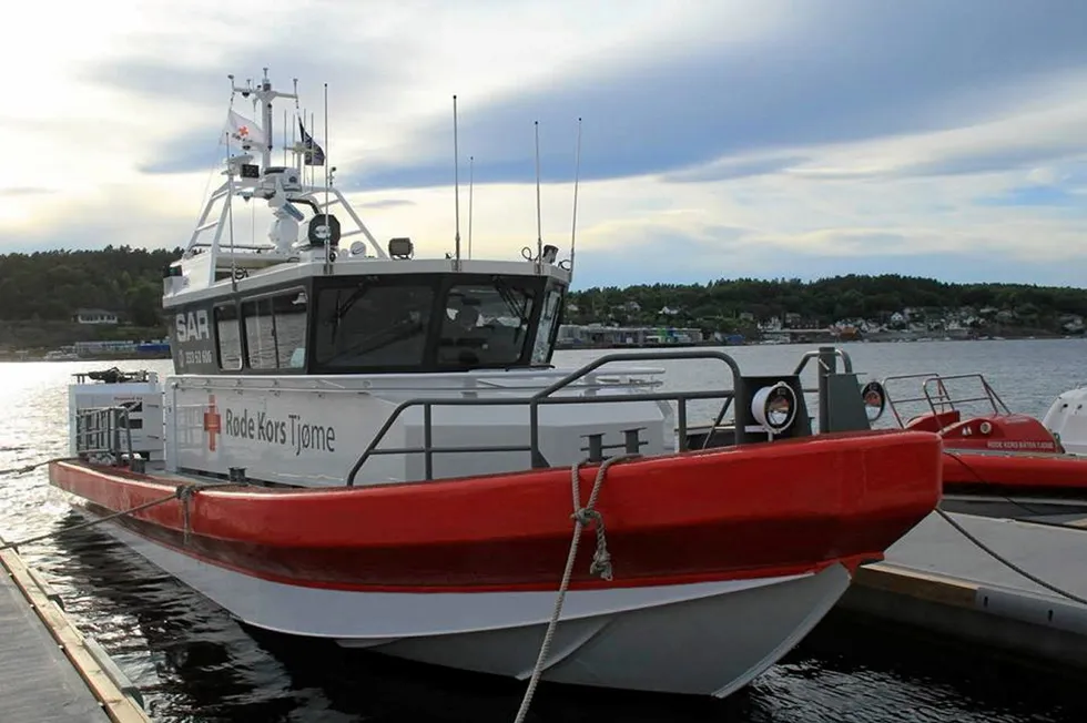 Røde Kors-båten Veritas tok fyr i helgen. Ingen ble skadet. Brannen oppstod i motorrommet, men ble slukket av mannskapet.