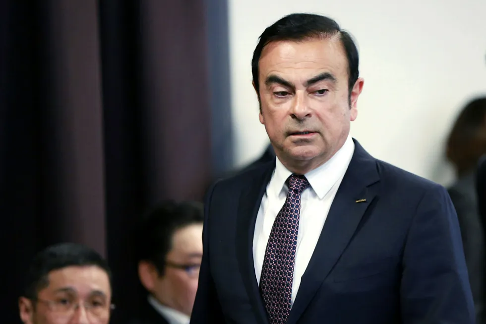 Renault har bestemt seg for å beholde Carlos Ghosn som toppsjef, selv om han sitter fengslet i Japan.