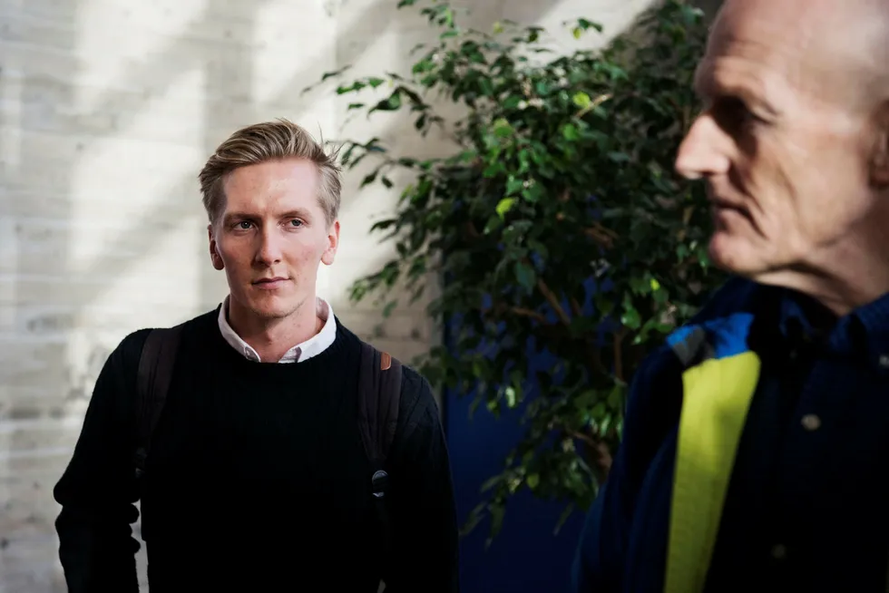 Professor Reidar Brumer Bratvold ved Universitetet i Stavanger har sammen med Erlend Mohus (til venstre) forsket på differansen mellom oljeselskapenes produksjonsanslag og faktiske resultater i 56 utbygginger siden 1995.