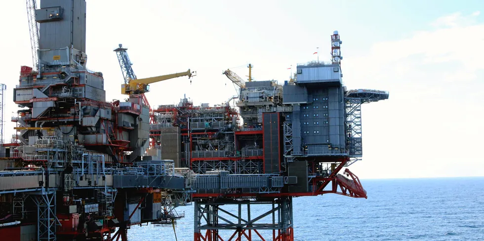 Valhall-plattformen i Nordsjøen er en av mange plattformer på norsk sokkel som har bidratt til å produsere hele 215 TWh med fossil energi i mars måned.