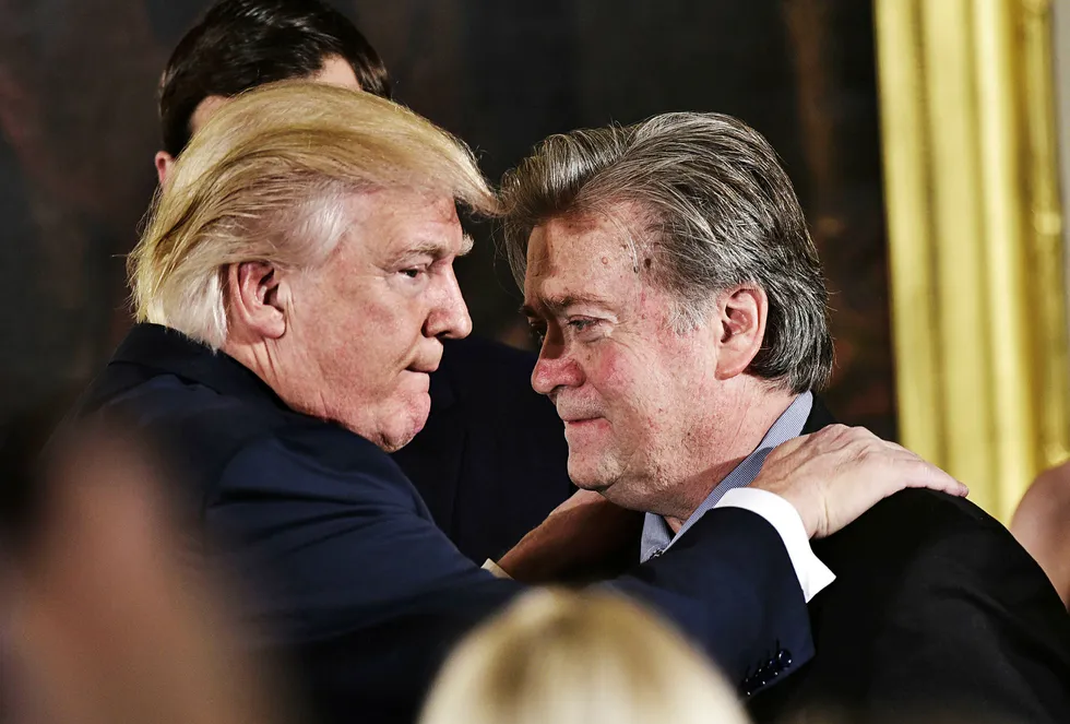 Nå langer Trump ut mot sin tidligere viktigste rådgiver, sjefstrateg Steve Bannon. Utfallene kommer etter at Bannon har uttalt seg kritisk om enkelte ting som skjedde i Det hvite hus frem til han fikk sparken i august i fjor. Foto: Mandel Ngan/AFP/NTB Scanpix