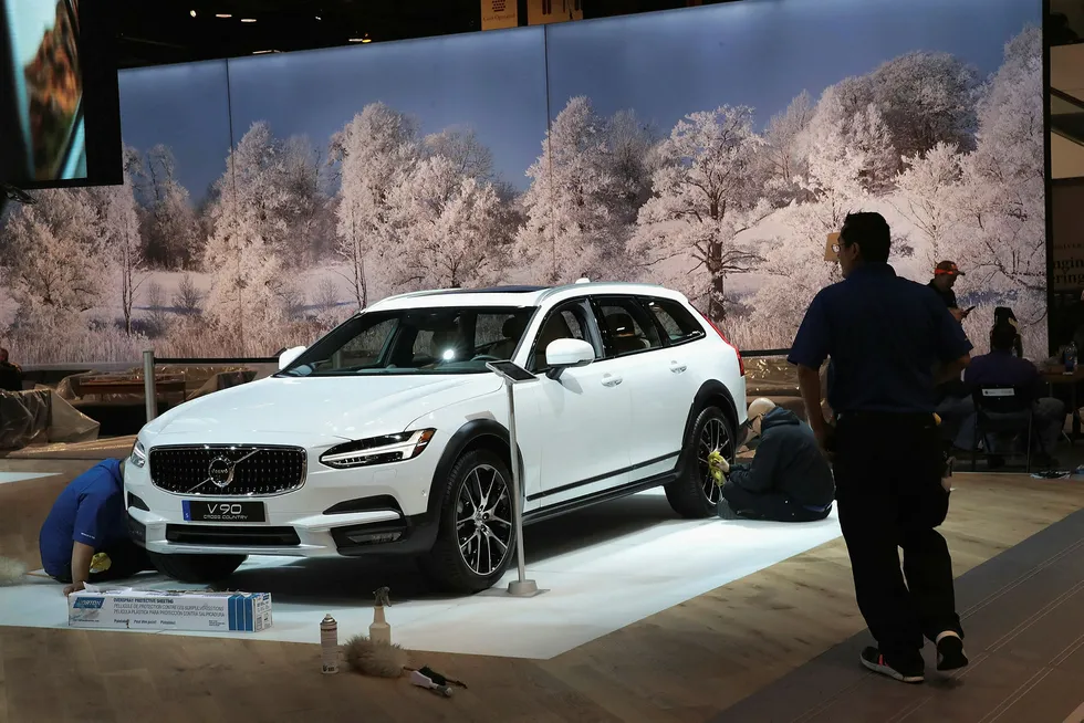 Det blir ikke like mange nyansettelser som planlagt ved Volvo Cars nye fabrikk i Sør-Carolina i USA.