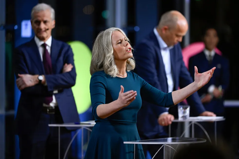 Folk på venstresiden synes å tenke at lav skatt er for de rike, men man kan jo kutte skatten på trygd og lave lønninger, skriver kronikkforfatterne. På bildet ser vi fra venstre Jonas Gahr Støre (Ap), Kirsti Bergstø (SV) og Trygve Slagsvold Vedum (Sp).