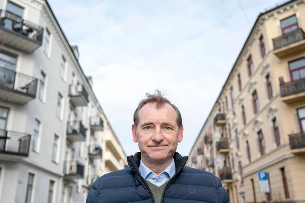 Carl O. Geving, administrerende direktør i Norges Eiendomsmeglerforbund, tror lønnsvekst og egenkapital-lettelse bidro til å slippe flere førstegangskjøpere inn i markedet i fjor.