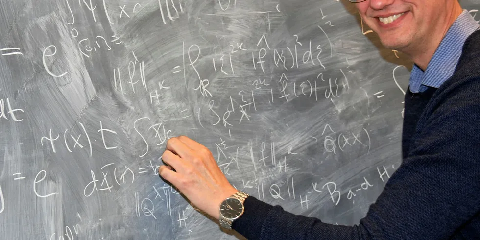 RISIKOKONTROLL: Matematikkprofessor Fred Espen Benth mener stokastiske modeller kan føre til bedre forståelse og kontroll av risikoen for aktørene i energimarkedet.