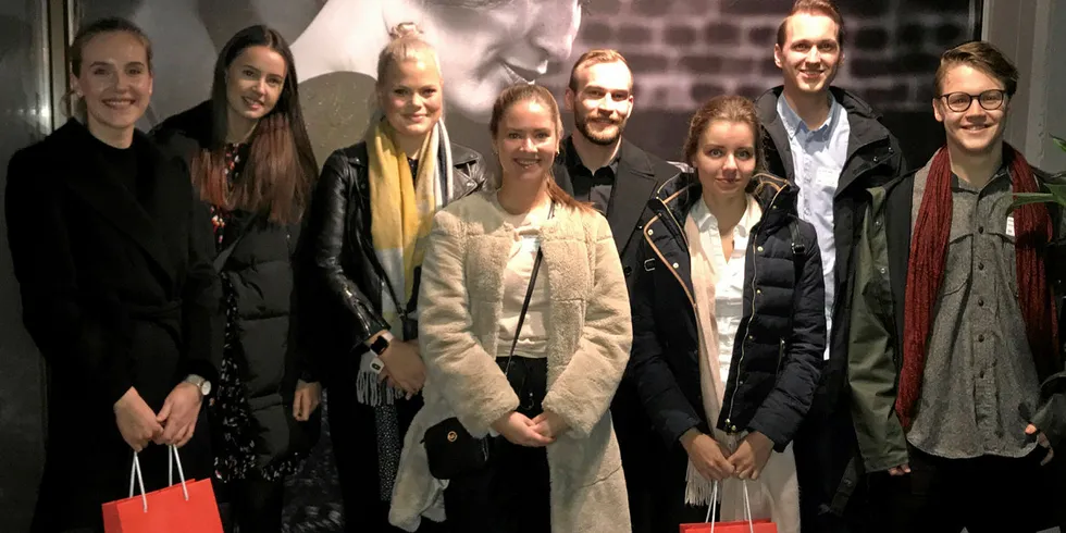 Forventningsfulle: Fra venstre: Silje Bergeland, Cathrine Knag, Frøy Helle, Emilie Ellingsen, Snorre Aven, Maria Eriksen, Steinar Halsne og Espen Sønneland.