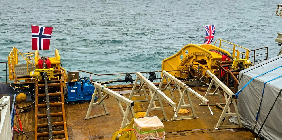 Etter en testperiode, starter prøvedriften av North Sea Link, verdens lengste undersjøiske strømkabel, i oktober. Kapasiteten vil være inntil 700 MW, som vil bli gjort tilgjengelig for markedet.