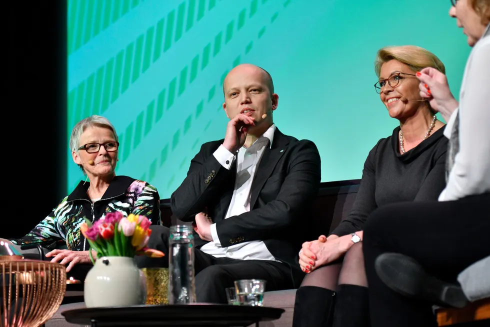 Tidligere Sp-leder Anne Enger (til venstre) har også vært styreleder for Nationaltheatret. Her er hun, Vedum og tidligere Sp-leder Åslaug Haga sammen under landsmøtet i 2017.