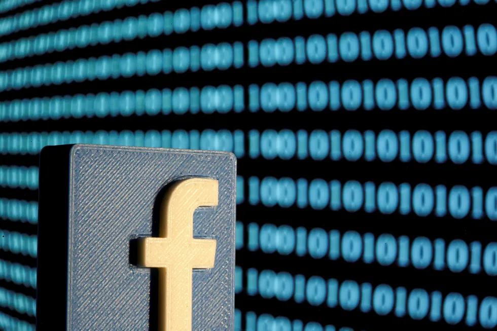 Får senatorene Mark Warner og Josh Hawley det som de vil må blant annet Facebook fortelle deg hvor mye brukerdataen din er verdt og nøyaktig hva den brukes til.