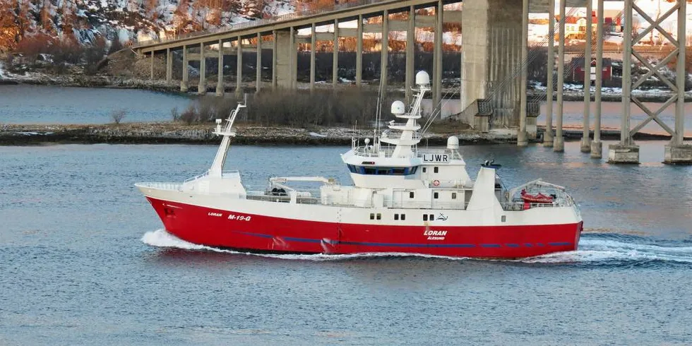 GOD FANGST: Line- og garnfartøyet «Loran» fra Giske i Ålesund har de siste månedene drevet et godt fiske etter torsk og blåkveite ved Jan Mayen. Her er båten fotografert i Tjeldsundet.Arkivfoto: Jon Eirik Olsen