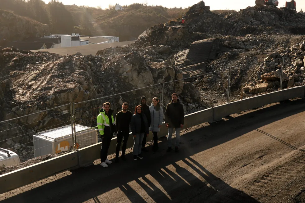 Bremnes Seashore startet vinteren 2022 arbeidet med å klargjøre grunnen for å bygge en ny fabrikk på Bømlo for rundt 400 millioner kroner. Foreløpig er planene lagt på is på grunn av grunnrenteskatten.