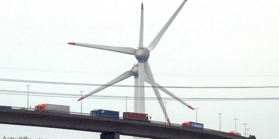 Mer fornybart må til: Billig sol- og vindkraft er sentralt for å gjøre elektrisitet til et konkurransedyktig alternativ til fossil energi innen industri og transport, skriver konsernsjef i Statnett, Auke Lont.