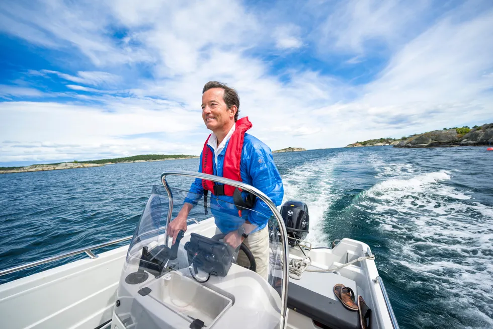 – En reduksjon på 25–30 prosent vil vi se mye av. Spesielt i selskaper uten lønnsomhet vil det bli krevende, sier Trond Riiber Knudsen. Han er på hytta ved Blindleia på Sørlandet i sommer.