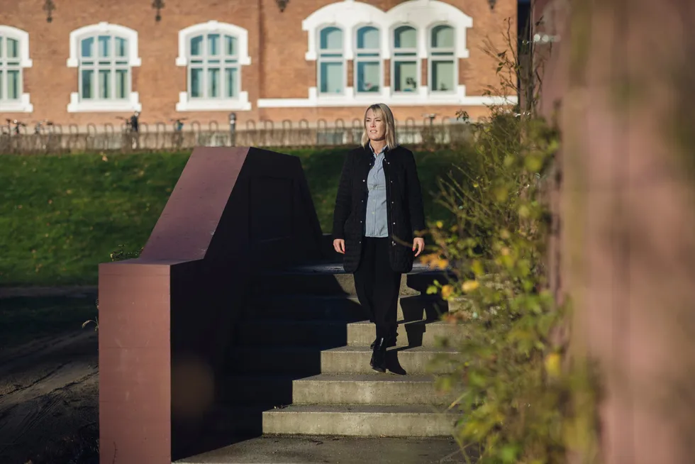Boligforsker Mari O. Mamre venter at boligprisene vil fortsette nedover på landsbasis og i Oslo.
